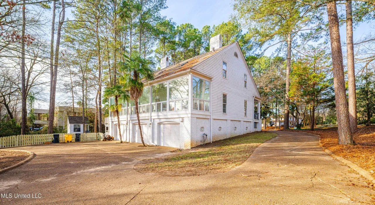 1990 Petit Bois St N, Jackson, Mississippi property photo 8